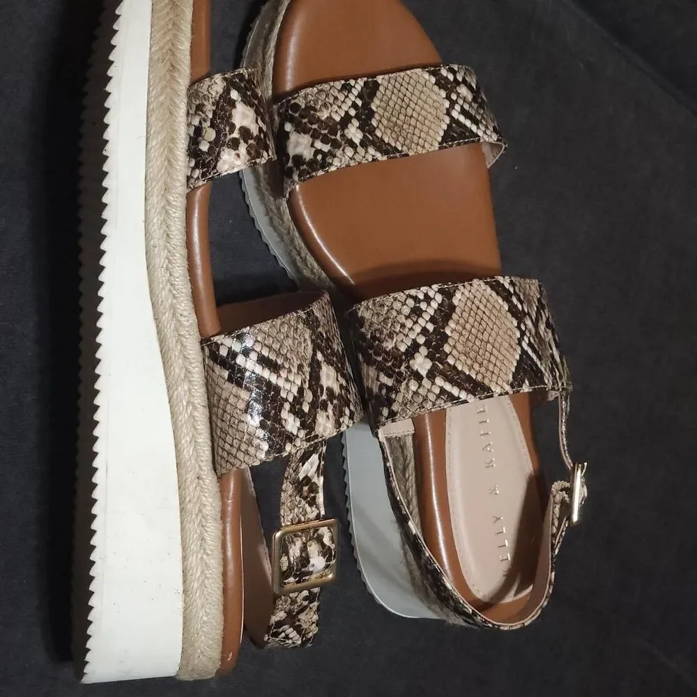 Kelly-katie Women's Tan and Brown Sandals
